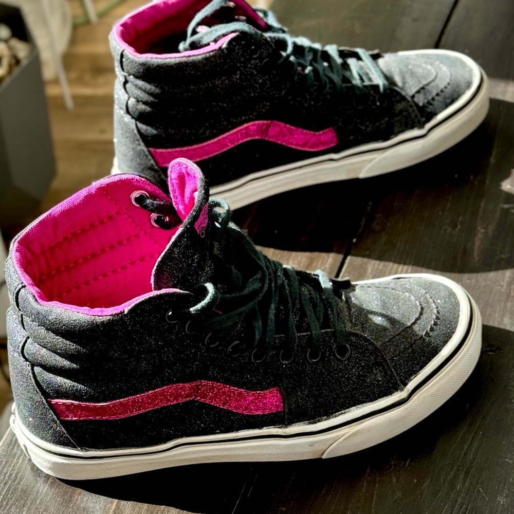 Vans Black High-Top Sneakers w/ pink glitter accent Eu37